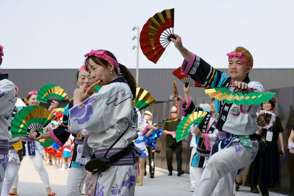 2025大阪万博にてアリーナ前でのすずめ踊り8