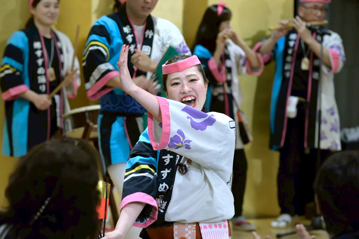 商業界ゼミ全国女性同友会ですずめ踊りの演舞・演奏をしました 5