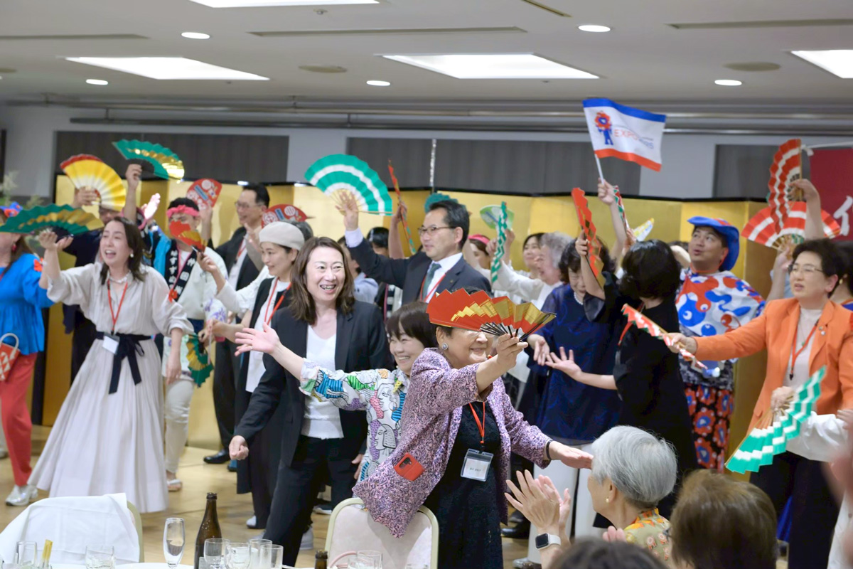 商業界ゼミ全国女性同友会ですずめ踊りの演舞・演奏をしました 9